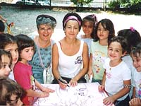 Maura and Giordana Galli draw with the children